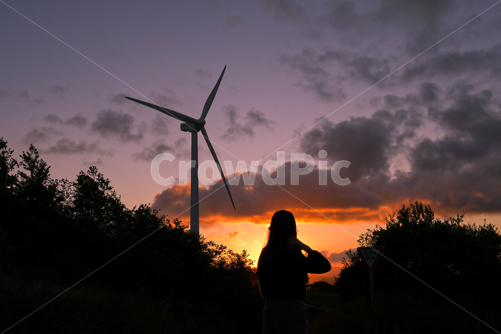 경주풍력발전소,풍력발전,사람,여자,뒷모습,자연,노을,해질녘,human,person,sunset,woman,nature,기계,machine,engine,엔진,motor,모터,실루엣,그림자,silhouette,shadow
