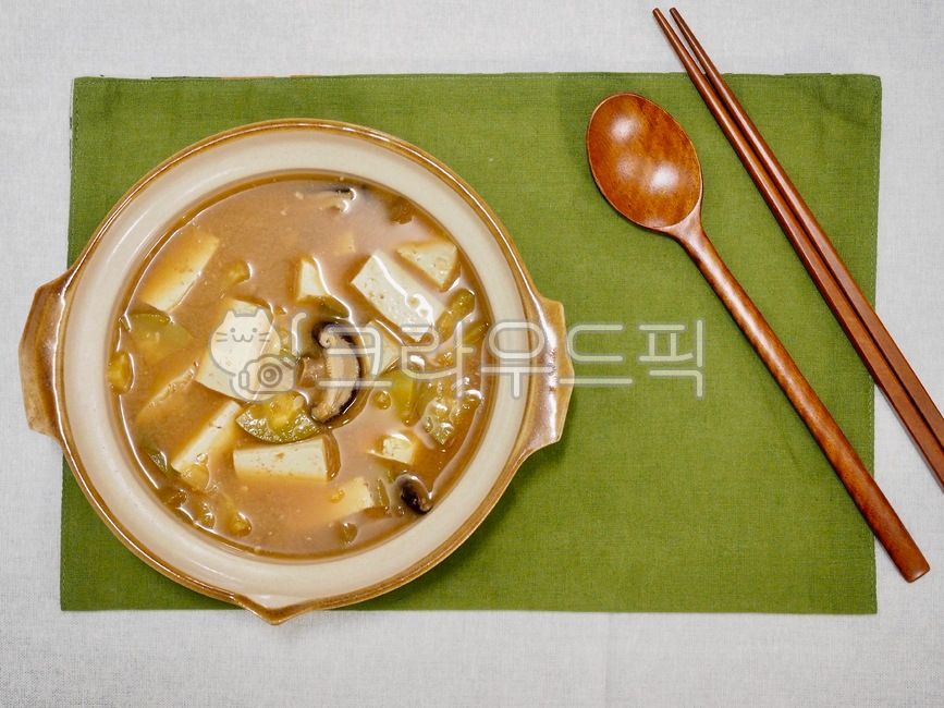 한식,된장국,된장찌개,반찬,배경,음식,요리,한국음식,아시아음식,전통음식,두부,한국문화,웰빙,웰빙음식,misosoup,soybeanpastestew,sidedish,background,food,cooking,koreanfood,asianfood,traditionalfood,tofu,koreanculture,wellbeing,wellnessfood,한국전통음식,식사,채소,야채,meal,vegetable,koreantraditionalfood,음식,식재료,요리,food,cook,meal,dishes,food reserves