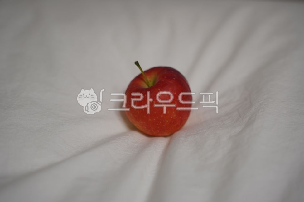 Honey apple,apple,mini apple,apple,red apple