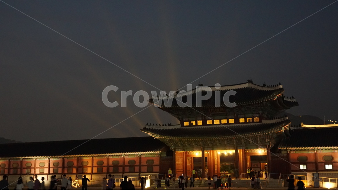 경복궁,야경,서울,저녁,밤,야경,밤,풍경,nightscape,night,landscape,한국전통,한국문화,korean traditional,korean culture,랜드마크,landmark,tourist attraction,한국랜드마크,한국관광지,한국명소,korea landmark,korea tourist attraction,사람들,대중,군중,other people,crowd,건축물,건물외관,exterior,building,structure,architecture,construction,건물,pagoda,탑,shrine,신사,worship,예배