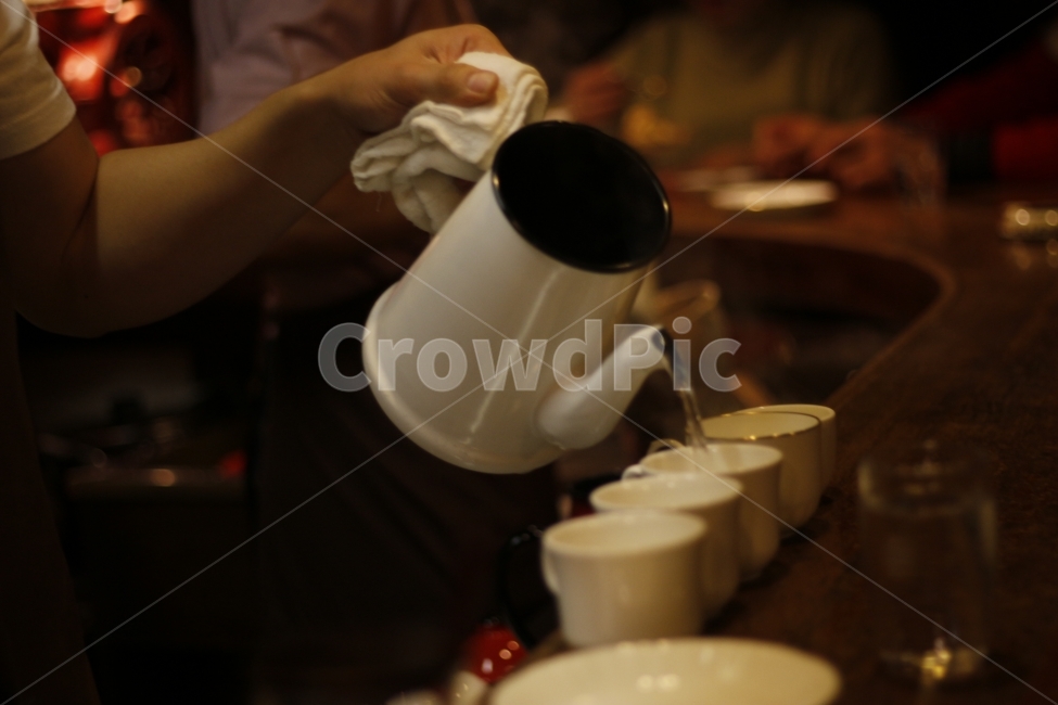 커피,카페,바리스타,창업,자영업,에스프레소,커피머신,아메리카노,음료,디저트,coffee,cafe,barista,americano,espresso,beverage,dessert,드립커피,핸드드립,사람,인물,인간,human,person,신체일부,몸,body,커피,카페,coffee,cafe