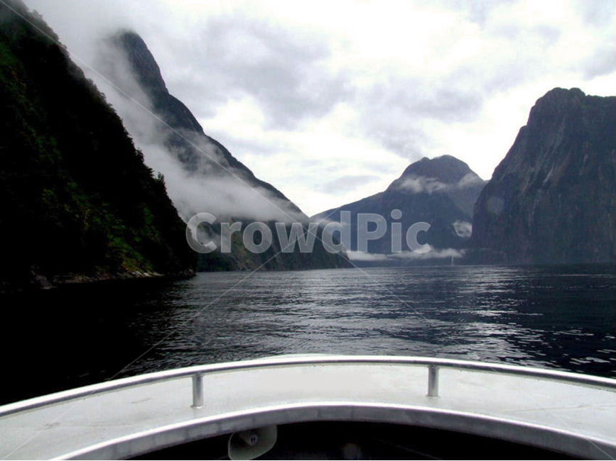 강,호수,바다,물,배,구름,안개,물안개,산,폭포,나무,lake,river,fog,mist,mountain,tree,trees,ship,boat,sea,ocean,sky,cloud,water,waterfall,waterfalls,배경사진,배경화면,배경,풍경,풍경사진,평화로운,분위기,차분한,차분함,평화로움,scene,view,ambience,atmosphere,calm,peaceful,tranquil,still,background,자연,풍경,nature,landscape,해외,외국,세계,foreign,oversea,world,세계자연풍경,해외자연풍경,외국자연풍경,world nature landscape,교통,교통수단,traffic,transportation