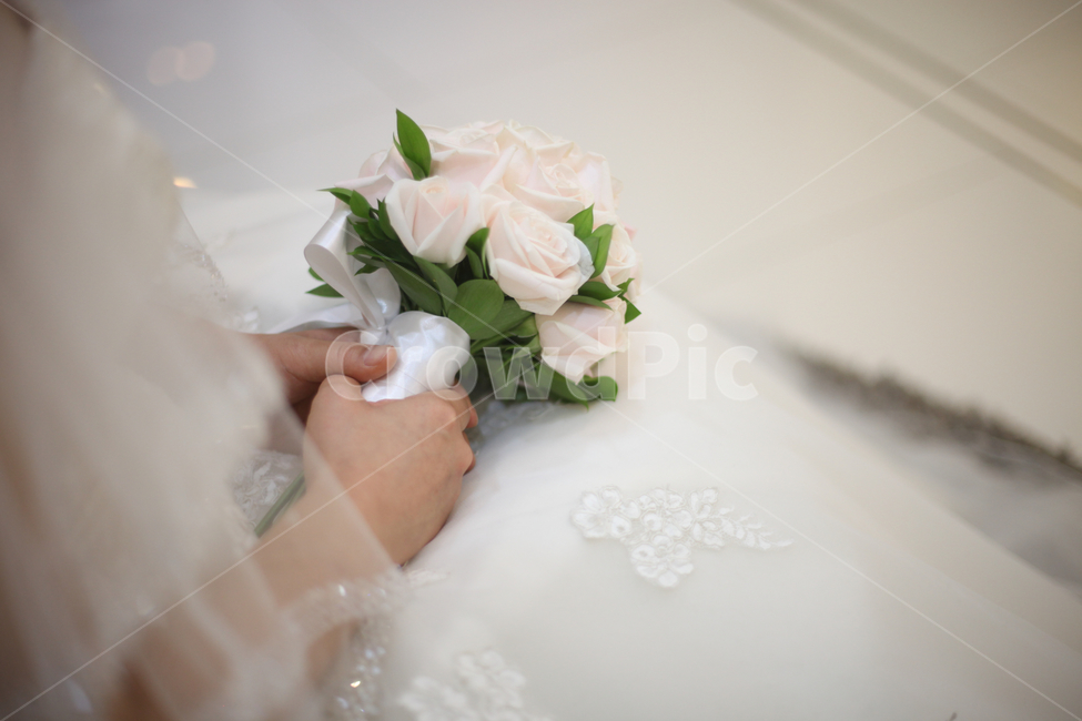 dress,elegance,bouquet,Bridal waiting room,Wedding ceremony