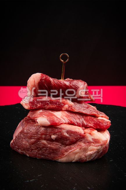 prime,Rating,black,Directed cut,raw meat,beef,Korean beef,hamburger,food,Red,background,Production,hamburger patty,cooking,domestically produced