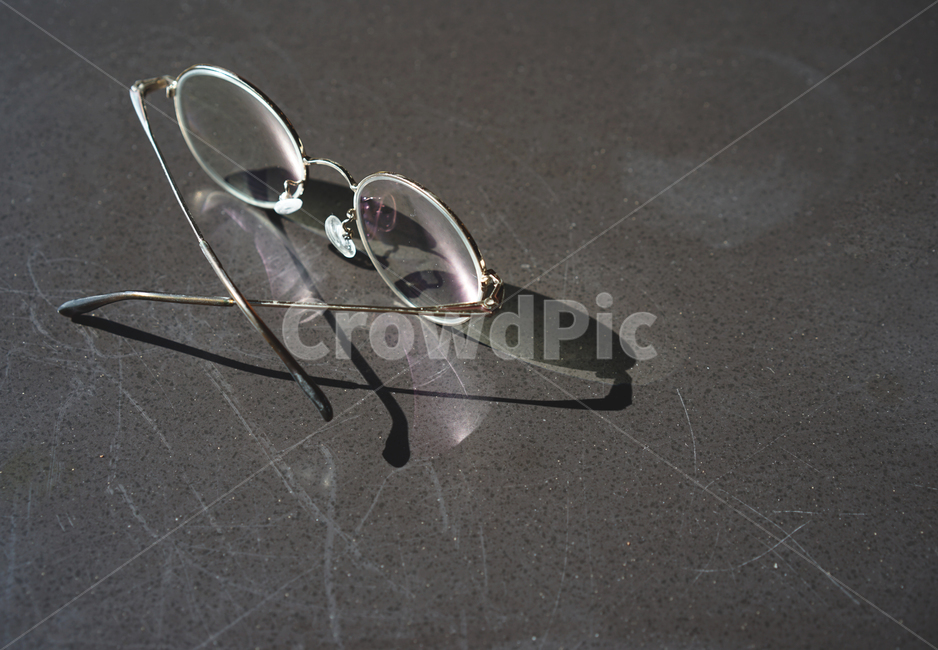 안경,안경테,사물,그림자,시력,근시,난시,glasses,사물,물건,오브젝트,thing,object,matter