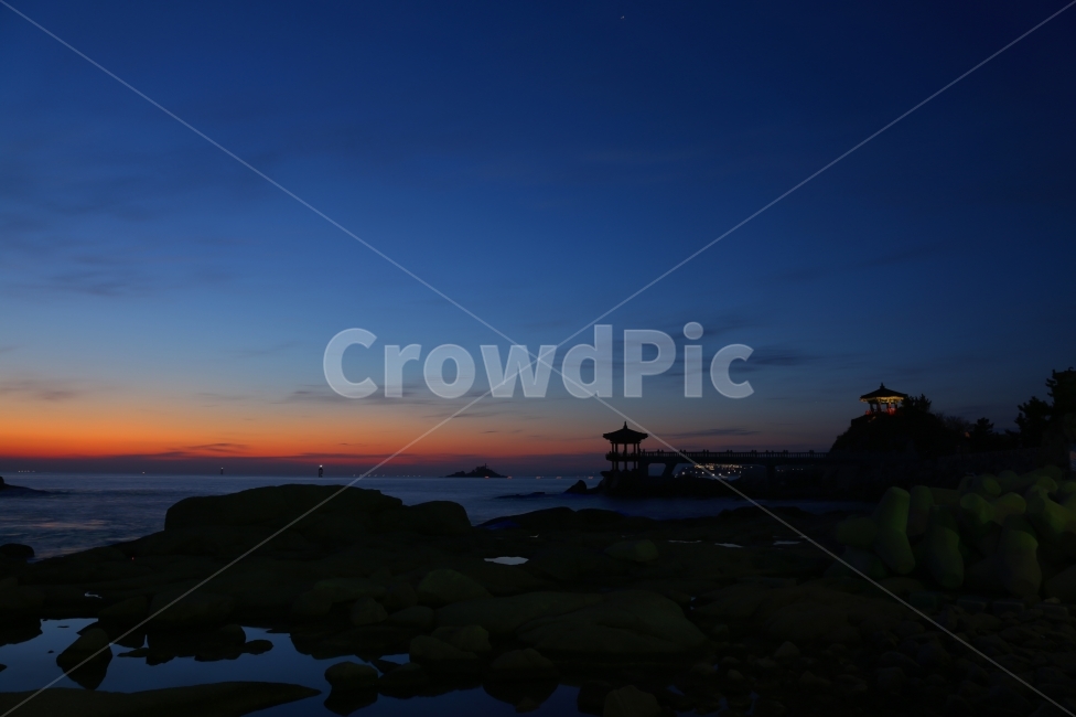 강원도,속초,영금정,바다,동해바다,일출,파도,여명,여행,자연,풍경,nature,landscape,한국자연풍경,한국자연경관,korea nature landscape,야경,밤,nightscape,night,outdoors,옥외,sky,하늘