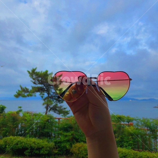 하늘,선글라스,구름,sky,sunglasses,패션스타일,의상,fashion,style