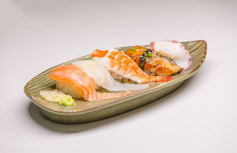 초밥,생선회,생선,바다,먹다,스시,일식집,새우,연어,수산물,일본,food,cook,해산물,seafood,일본요리,음식,식재료,날것,와사비,japanesefood,japanese,음식,식재료,요리,food,cook,meal,dishes,food reserves,일식,일본음식,일본요리,Japanese food,Japanese dishes,Japanese meal,Japanese cook,누끼,remove background