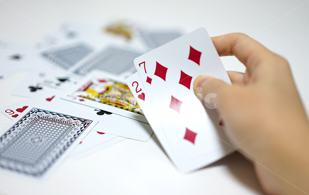 포커,원카드,카드놀이,카드게임,도박,플레잉카드,트럼프카드,playingcard,trumpcard,poker,사람,인물,인간,human,person,신체일부,몸,body,게임,오락,놀이,game,play