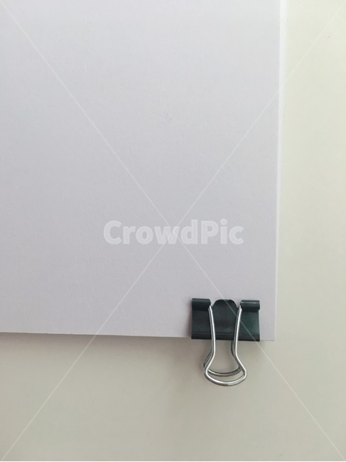 검정,종이,페이퍼,slideclip,blue,paper,집다,고정하다,fixed,devices,fasteningdevices,구성,연출,여백,공간,비어있는,하얀,white,페이퍼클립,클립,집게,clip,binder,binderclip,바인더,고정장치,문구,더블클립,폴드백,핸드백클립,doubleclip,tongsclips,handbagclip,foldbackclip,stationery