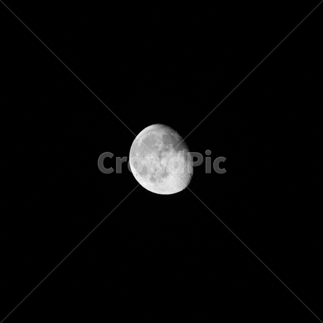 달,하현달,반달,일대일,정방형,11,moon,halfmoon,야경,밤,풍경,nightscape,night,landscape,nature,자연,outdoors,옥외,universe,우주,astronomy,천문학,outer space,대기권 밖