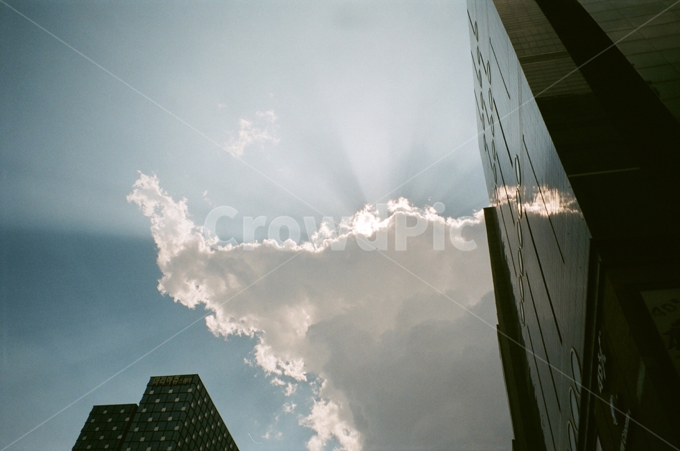 빌딩,하늘,구름,반사,officebuilding,사무실건물,building,light,빛,건물,flare,플레어,weather,날씨,nature,자연