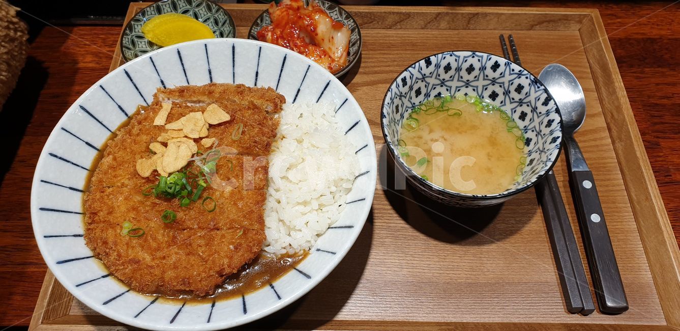 돈가스,카레,덮밥,된장국,요리,식사,음식