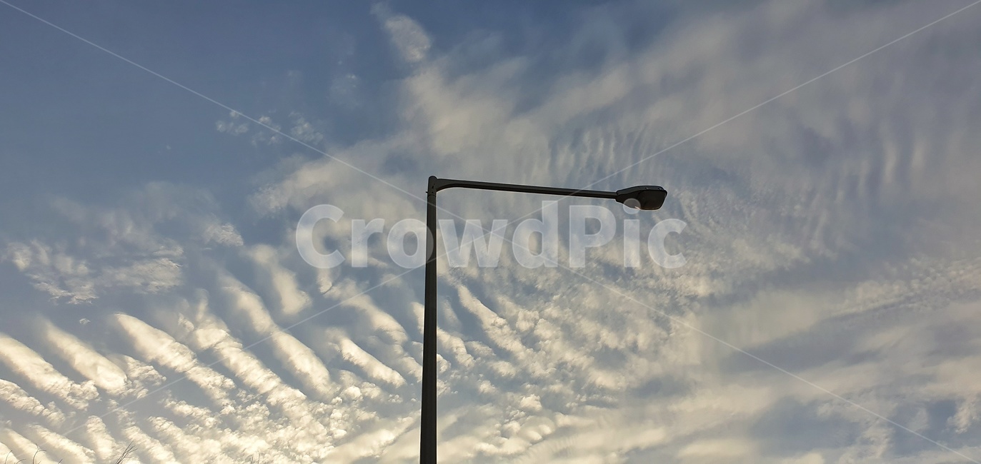 가로등,하늘,구름,계단구름,streetlamp,cloud