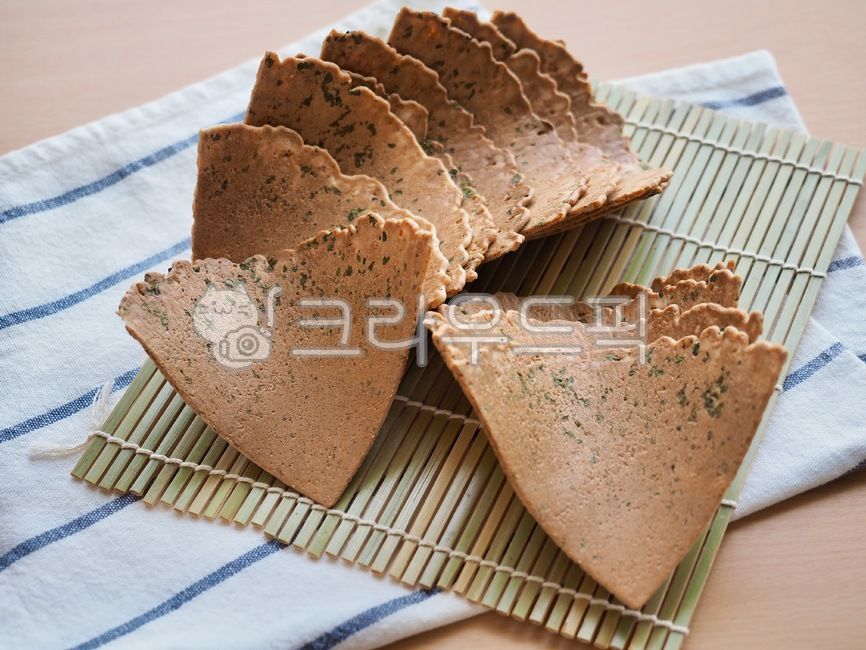 과자,일본과자,한국과자,아시아과자,센베이,쿠키,아시아쿠키,전통과자,간식,후식,음식,배경,갈색,김가루,japaneseconfectionery,koreansweets,asiansweets,senbei,cookie,asiancookie,traditional,snack,dessert,food,background,brown