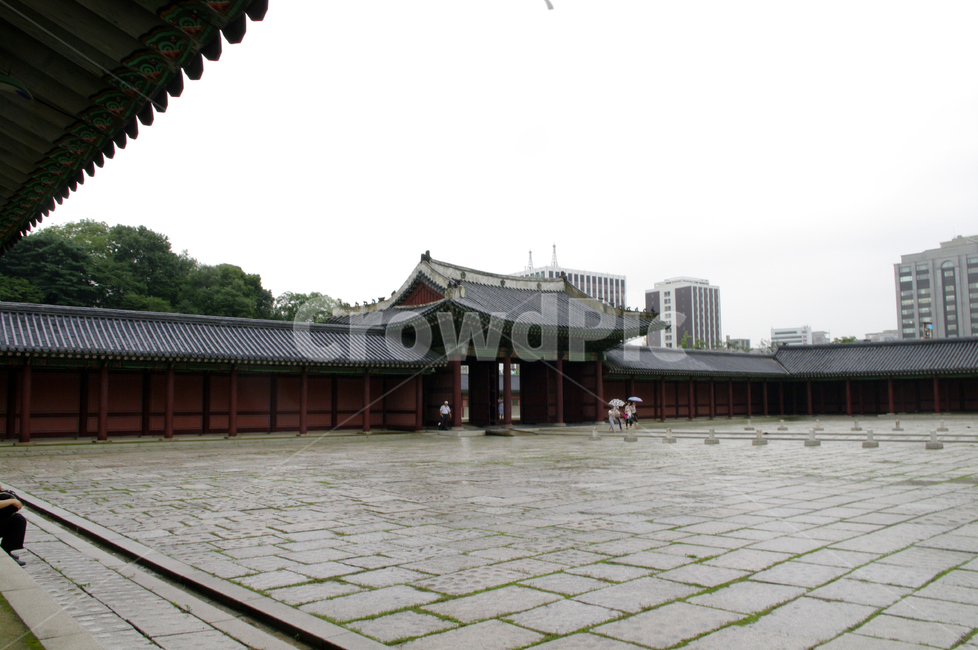 창덕궁,고궁,한옥,전통가옥,기와지붕,건축,traditional,박석,돌,한국전통,한국문화,korean traditional,korean culture,랜드마크,landmark,tourist attraction,한국랜드마크,한국관광지,한국명소,korea landmark,korea tourist attraction,사람들,대중,군중,other people,crowd,건축물,건물외관,exterior,building,structure,architecture,construction