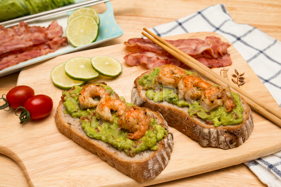바게트,과콰몰리,아보카도,샌드위치,빵,음식,브런치,요리,레시피,베이컨,라임,레몬,새우,칵테일새우,방울토마토,도마,목재,테이블,맛있는,다이어트,건강한,플레이팅,구아카몰레,과카몰레,소스,멕시코,음식,식재료,요리,food,cook,meal,dishes,food reserves,빵,bread,아침식사,조식,브런치,breakfast,brunch