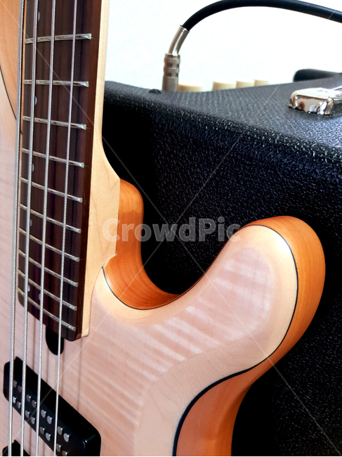 베이스기타,앰프,밴드,기타,bassguitar,music,instrument,electric,band,isolated,guitar,rock,string,musical,white,sound,strings,black,electricguitar,wood,jazz,blues,metal,acoustic,art,musicalinstrument,object,bass,fretboard,wooden,amplifier,amp,사물,물건,오브젝트,thing,object,matter,악기,음향기기,musical instrument,musical equipment