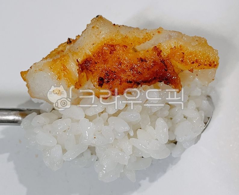 메로구이,비막치어구이,비막치어생선,메로,구이,생선,비막치어,숟가락,백미,쌀,밥,쌀밥,메로생선,음식,요리,식사,식재료,food,dish,cook,meal,fish,rice