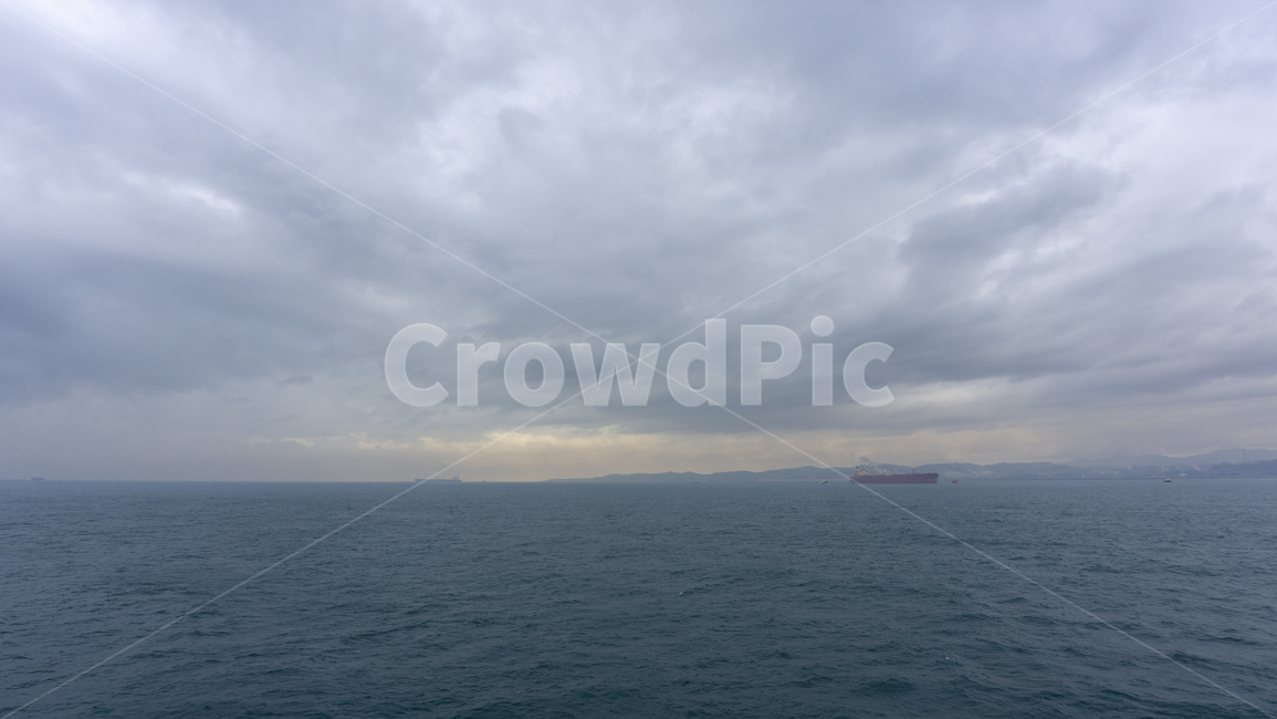 바다,구름,일몰,sunset,sea,clouds,blue,파랑,하늘색,하늘,선박,ship,자연,nature,햇빛,황혼,붉은하늘,새벽,나라