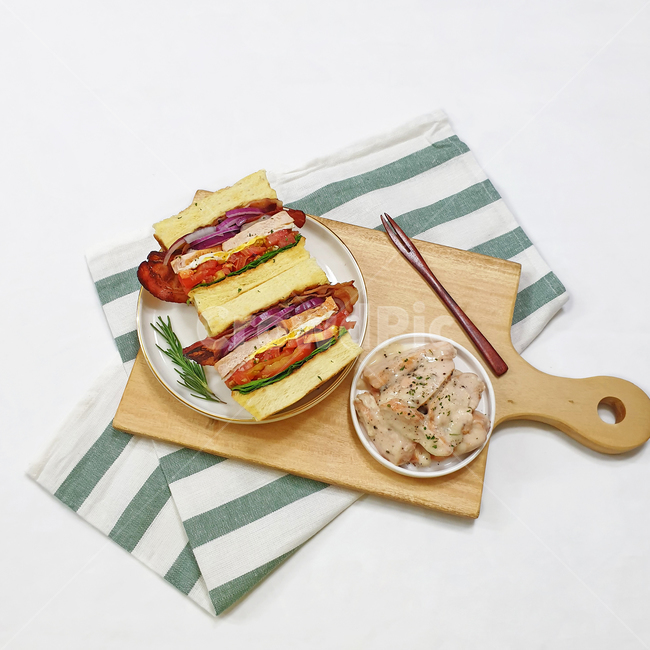 샌드위치,클럽샌드위치,닭가슴살샌드위치,치킨샌드위치,닭가슴살,sandwich,간식,빵,식빵,닭,점심,간편식사,음식,식재료,요리,food,cook,meal,dishes,food reserves,아침식사,조식,브런치,breakfast,brunch