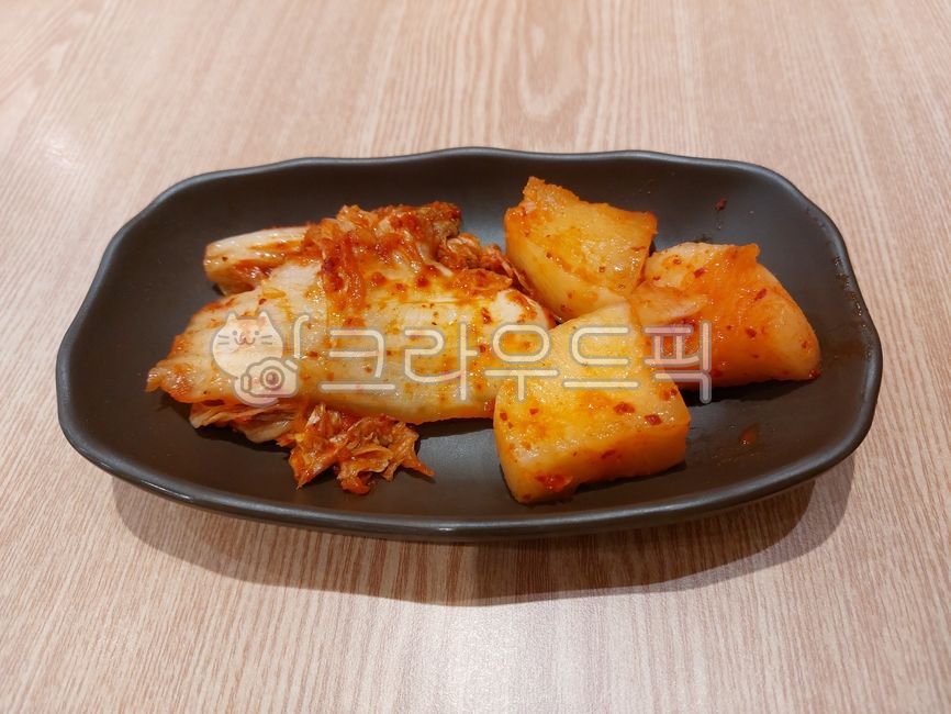 깍두기,김치,배추,배추김치,석박지,한식,반찬,접시,무