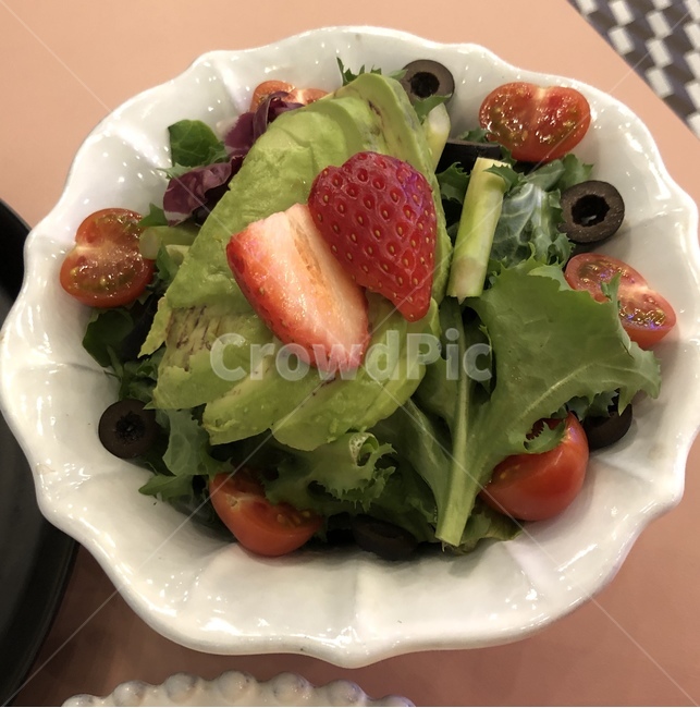 스테이크,레스토랑,샐러드,파스타,플레이팅,맛있는,점심메뉴,저녁메뉴,식사,요리,이탈리안,이탈리안요리,딸기,블루베리,상추,채소,야채