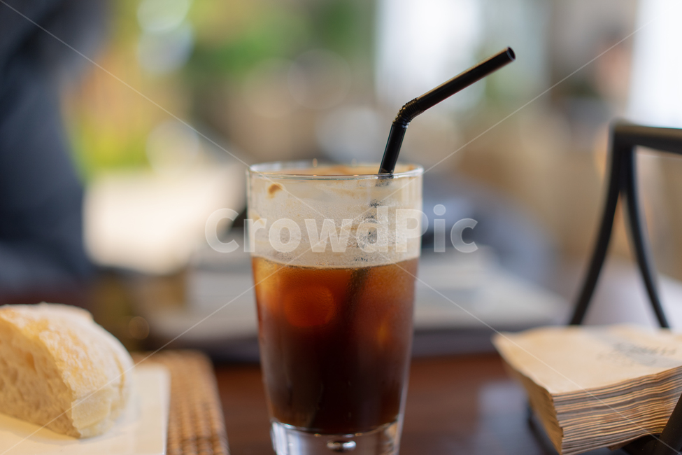 커피,아메리카노,카페,까페,유리컵,블로그,분위기,검은빨대,빨대,빵,디저트,커피,카페,coffee,cafe,감성,sensible,feeling