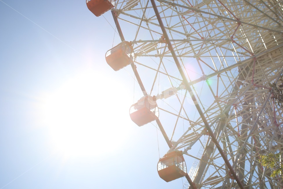 ferriswheel,관람차,amusementpark,놀이공원,햇살,sunlight,sun,sightseeing,해,여름,summer,놀이공원,놀이동산,놀이터,amusement park,playground