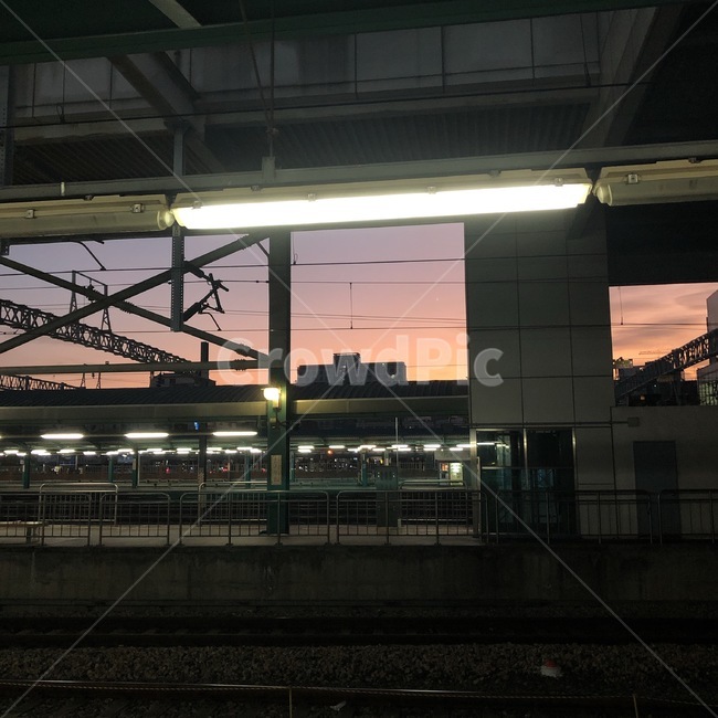 새벽녘,지하철,전철,기차,붉은하늘,하늘,노을,석양