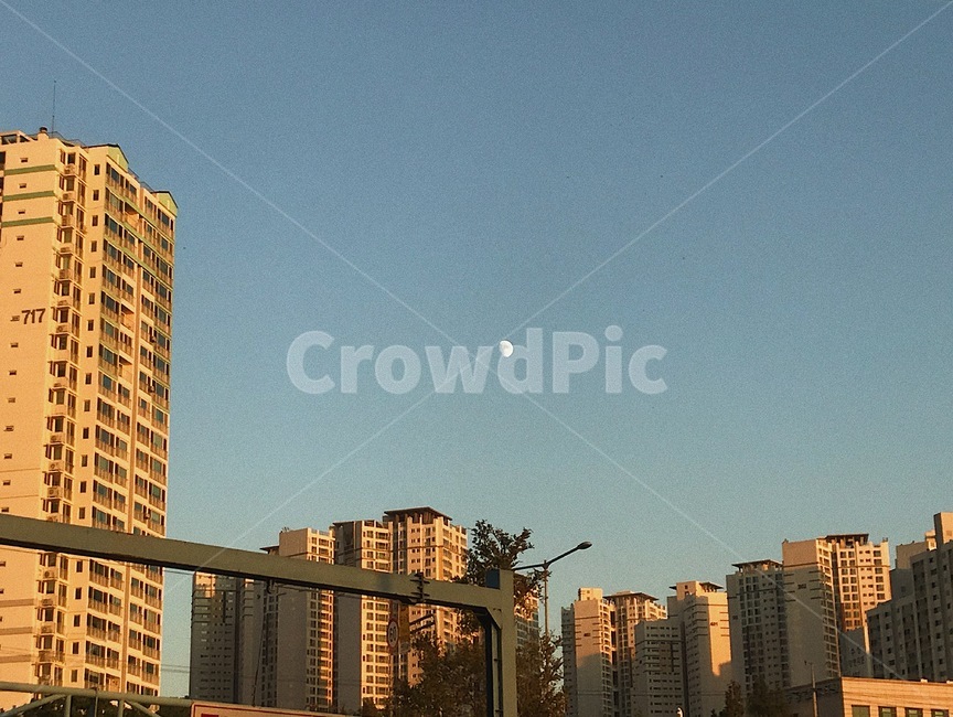 condo,콘도,housing,주택,building,건물,town,도시,urban,어반,highrise,고층건물,city,시티,officebuilding,사무실건물,달,태양