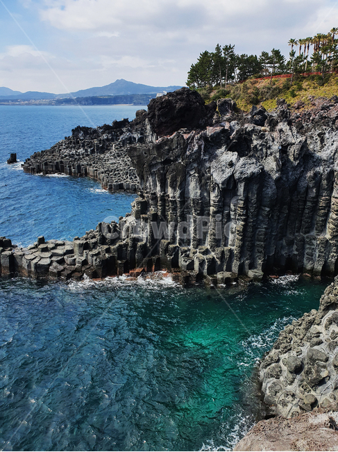 nature,자연,outdoors,제주도,주상절리,water,물,sea,바다,ocean,대양,landscape,경치,blue,cliff,트레킹,서귀포,푸른바다,시원함,휴가,vacation
