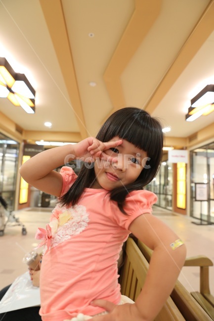 어린이모델,쇼핑몰,의류,귀여움,shooping,사람,인물,인간,human,person,어린이,어린아이,child,children,kid
