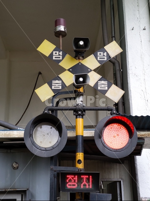 교통,건널목,기차,멈춤,정지,경고,위험
