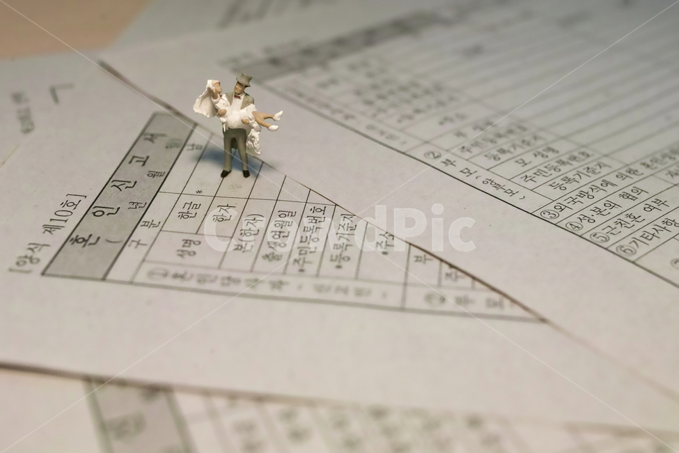 혼인,혼인신고,혼인신고서,부부,결혼,신혼,증인,동의자,혼인당사자,가정,남편,부인,아내,신랑,신부,작성,서류,혼인성립,결혼기념일,청첩장,카드,미니어처,결혼,혼례,웨딩,wedding,marriage,marry,연출,컨셉,콘셉,direction,concept