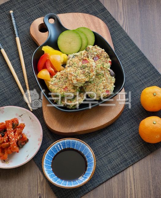 한식,동그랑땡,고기전,음식,한국음식,아시아음식,전통음식,한국전통음식,추석음식,설날음식,명절음식,요리,식사,원형,고기요리,meat,koreanfood,asianfood,traditionalfood,koreantraditionalfood,chuseokfood,food,holidayfood,sidedish,cooking,meal,circle,채소,반찬,음식,식재료,요리,food,cook,meal,dishes,food reserves,한식,한국음식,한국요리,korean food,korean dishes,korean meal,korean cook