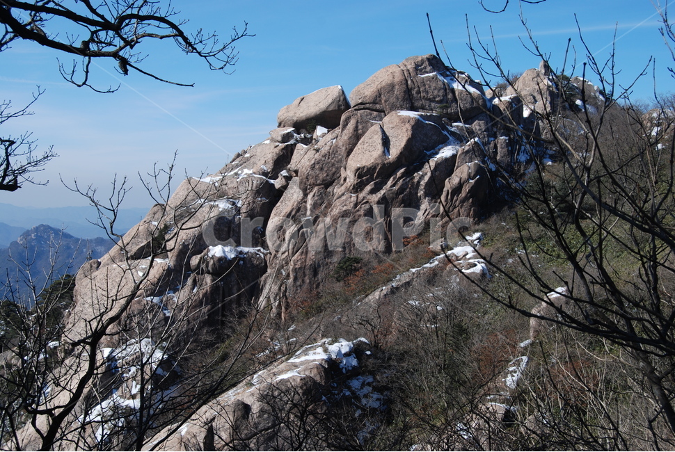 wind noise,mountains,beauty,ecosystem,Songnisan National Park,greatness of nature,Munjangdae,scenery,trees,mountain climbing,healing,Cheonwangbong Peak,season,land,ridge,mysterious mountain,Korea,sky,nature,famous Korean mountain,Ipseokdae,hiking,hiking t
