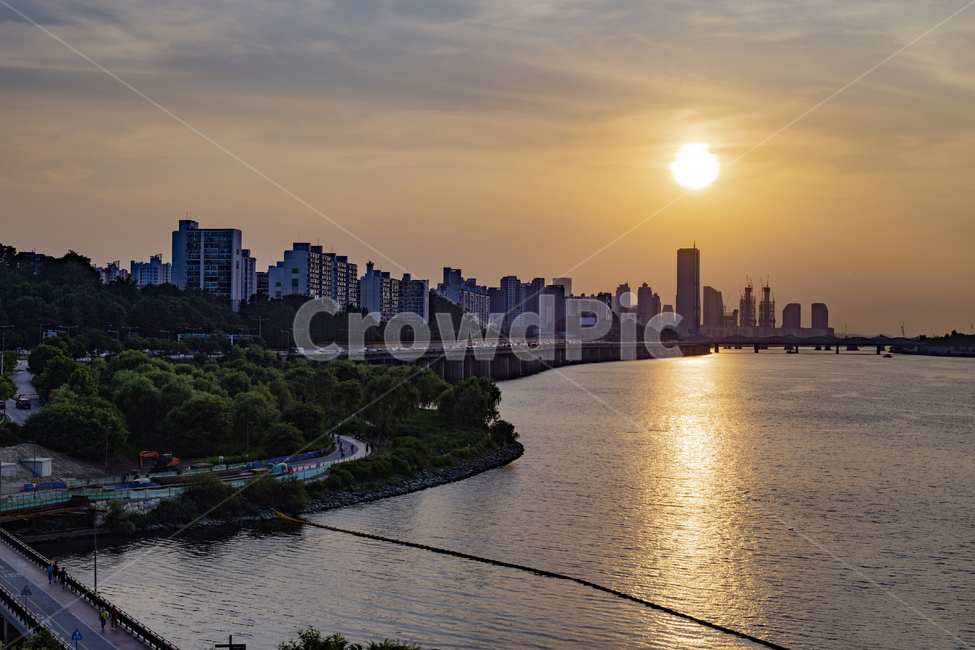 노을,일몰,한강,대교,63빌딩,도로,퇴근길,퇴근,river,hanriver,korea,koreanight,view,배경,background,sun,태양,해질녁,도시,풍경,city,landscape,한국도시풍경,한국도시경관,korea cityscape,outdoors,옥외,nature,자연