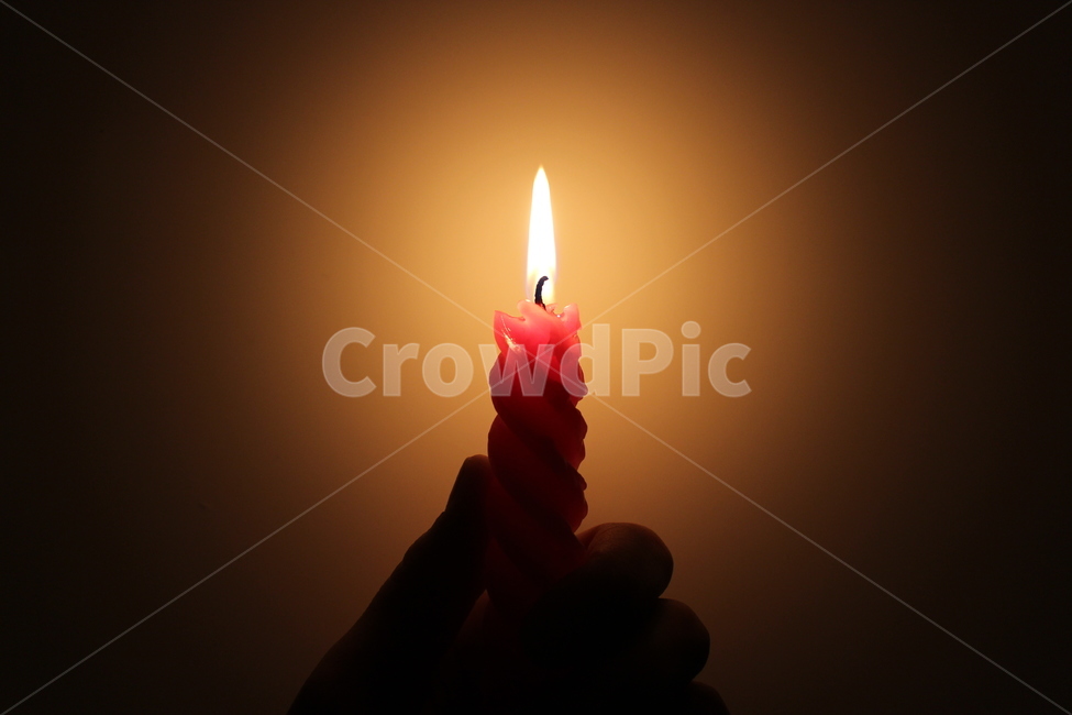 candle,양초,fire,불,소망,소원,기원,불빛,light,초,새해,바램,향초,따뜻함,밝음,밝히다,불을밝히다
