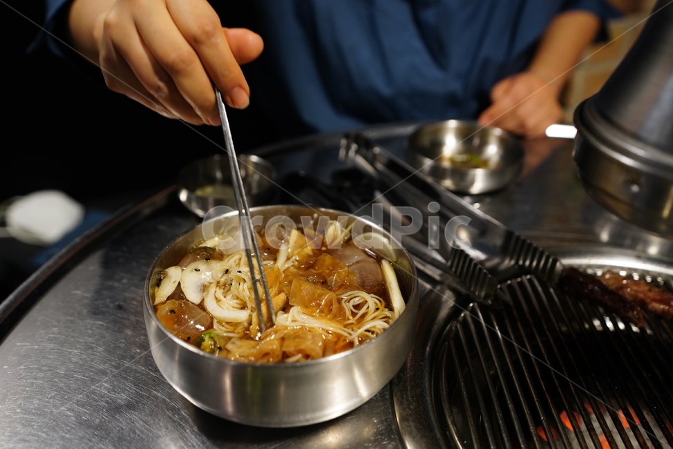 국수,짱아찌국수,먹거리,먹방,식사,면요리,한식,음식,푸드,국물,대접,양푼