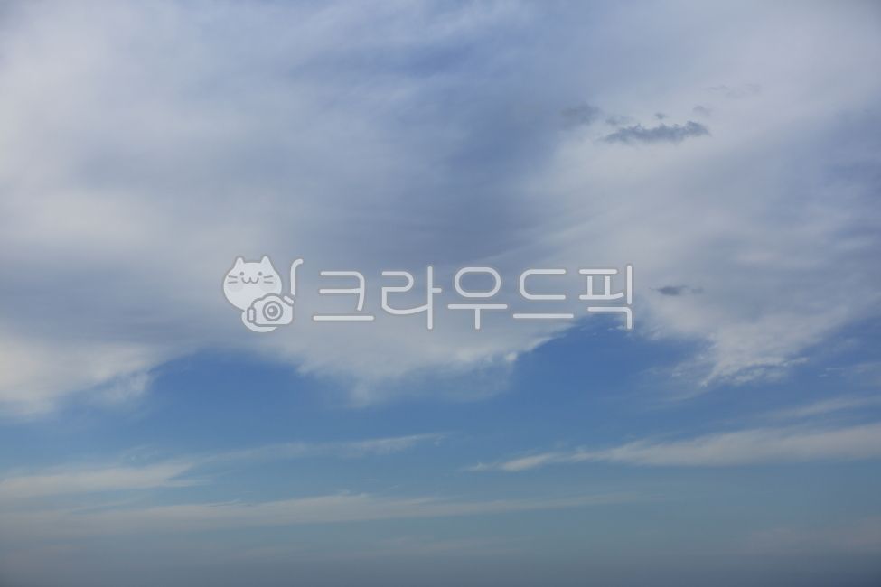 bluesky,azure sky,cloud,azuresky,sight,weather,season,sunny,sky,skyblue,fluffy clouds,whitecloud,background,blue sky,skybackground,clouds,scenery,cumulonimbus,summer,cumulus,Clear weather,nature,white clouds,visiblelight,outdoor,fluffyclouds,firmament,sun