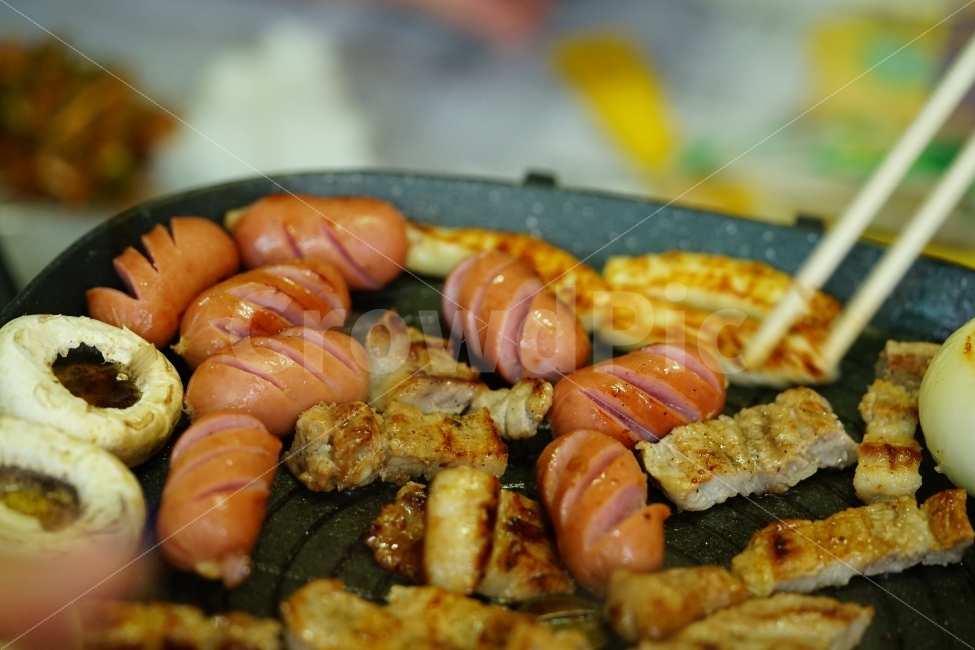 고기,소세지,먹방,구이,삼겹살,파티,고기구이,푸드,술자리,술안주,비엔나,먹부림,안주,음식,식재료,요리,food,cook,meal,dishes,food reserves,육류,고기,meat