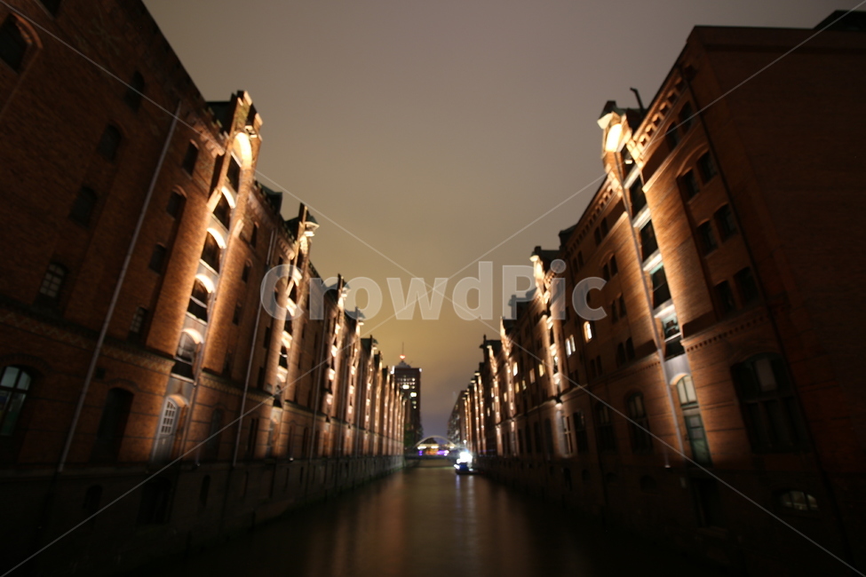 독일,함부르크,밤,불빛,조명,아름다운,도시,적막한,건물외관,germany,hamburg,light,night,건물,독일건물,야경,저녁,고요함,고요,야경,밤,풍경,nightscape,night,landscape,해외,외국,세계,foreign,oversea,world,건축물,건물외관,exterior,building,structure,architecture,construction,urban,어반,town,city,시티