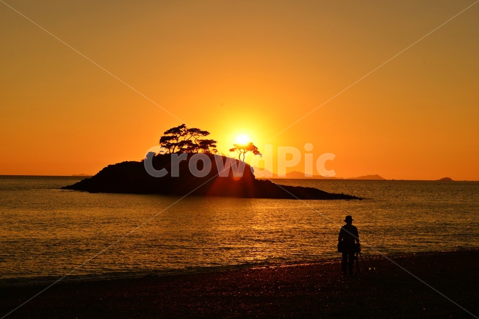 human,인간,person,사람,light,빛,flare,플레어,nature,자연,outdoors,옥외,water,물,shoreline,해안선,sea,바다,sunlight,햇빛,redsky,붉은하늘,sunset,일몰,dusk,황혼,sky,하늘,부안,솔섬,솔섬일몰,해넘이