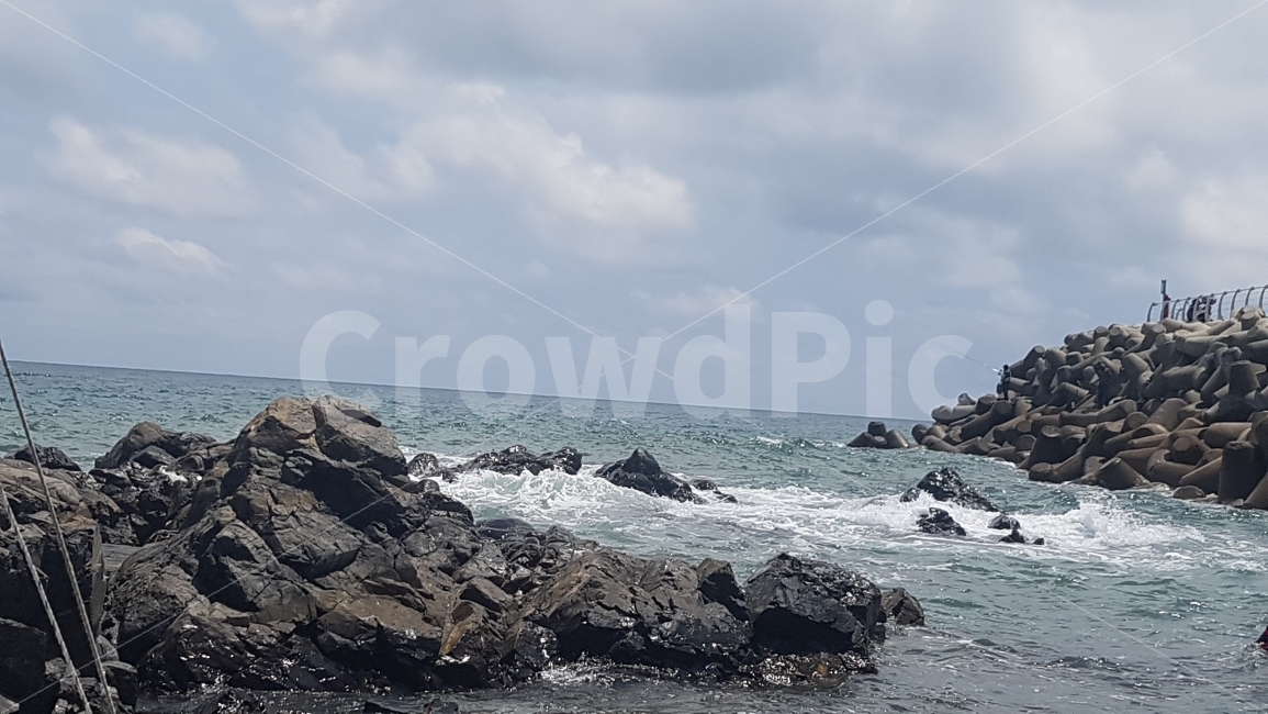 바다,갯바위,방파제,여름바다,휴가,자연,풍경,nature,landscape,promontory,곶,sea,ocean,대양,outdoors,옥외,water,물,adventure,모험,leisure activities,레저 활동