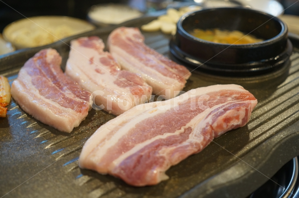 삽겹살,오겹살,회식,끼니,저녁,돼지,동물,된장찌게,실내,고기판,고기,한국,한식,음식,식재료,요리,food,cook,meal,dishes,food reserves,육류,고기,meat,한식,한국음식,한국요리,korean food,korean dishes,korean meal,korean cook