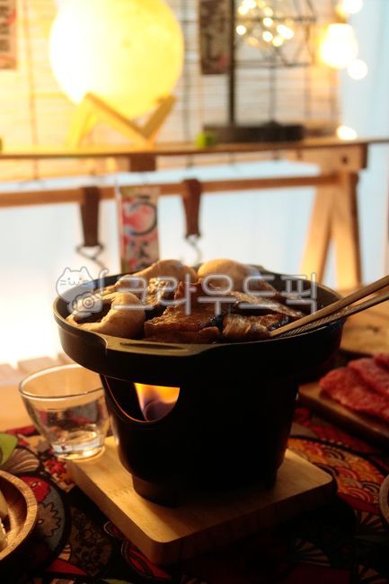 Grilled beef,butchery,marbling,beef,raw meat,Korean beef,food,White Mushroom,meal,brazier,Korean food,meat,fire stand,mushroom,roast