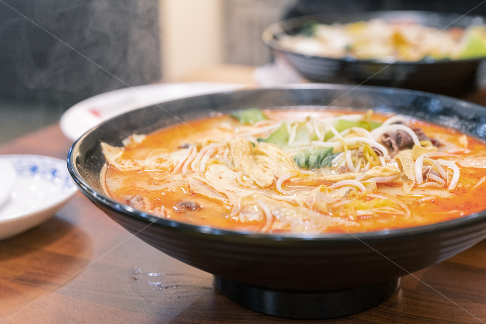 연기,중국음식,식당,마라탕,마라,중국,spicy,hot,pot,버섯,새우,완자,채소,고기,그릇,청경채,매운,매콤,국물,요리,뜨거운,테이블,음식,식재료,요리,food,cook,meal,dishes,food reserves,중식,중국음식,중화요리,chinese food,chinese dishes,chinese meal,chinese cook