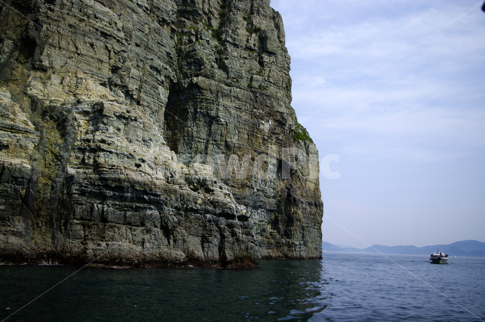바다,섬,바위,배,암석,자연,풍경,nature,landscape,outdoors,옥외,cliff,낭떠러지