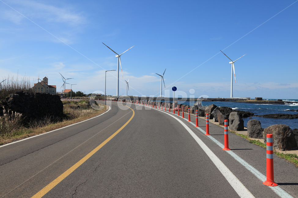 도로,해안,해안도로,교통,풍력발전,해상풍력,풍력,바다,해상,해상풍력발전,발전소,풍력발전소,발전기,풍차,해상풍력발전소,풍력발전단지,풍력발전기,풍력에너지,친환경,환경,에코,터빈,발전,녹색발전,녹색에너지,녹색,전기,자원,에너지,기술,대체에너지,재생에너지,신재생에너지,친환경에너지,산업,바람,바람개비,풍경,자연,하늘,구름,수평선,해양,파도,바닷가,배경,백그라운드,담,담장,방파제,바닥,바닥배경,공간,공간배경,아스팔트,길,거리,제주,제주도,한국,제주도,jeju,jeju island,산업,industry,industrial,에너지산업,energy industry,road,tarmac,타맥,asphalt,machine,기계,freeway,고속 도로